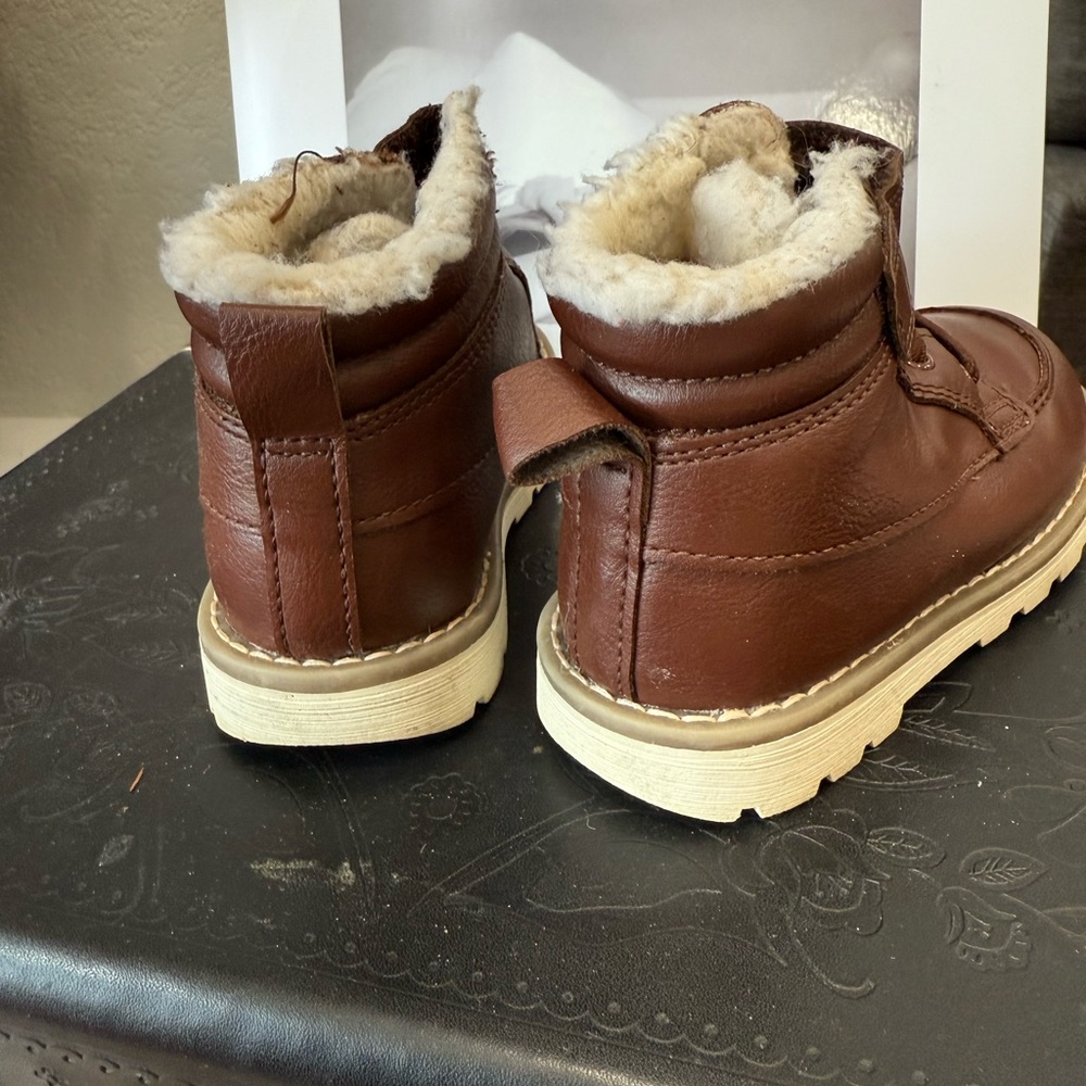 Old Navy Brown Leather Toddler Boots - Picture 2 of 4